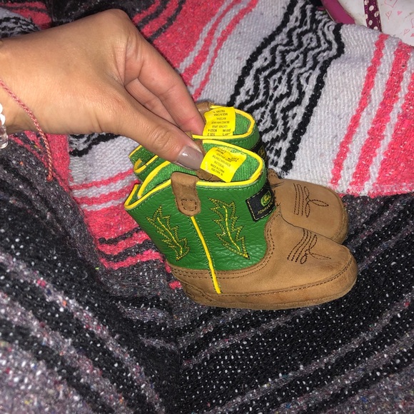 Infant boot - Picture 2 of 4